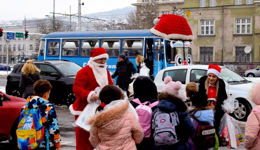 Centrotrans oduševio mališane u Sarajevu: Novogodišnja tradicija koja širi radost